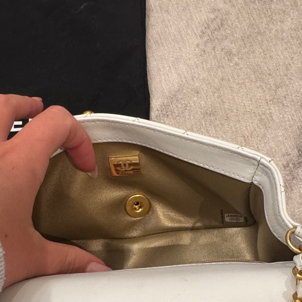 Chanel mini pearl crush flap bag quilted lamb skin leather gold hardware - Picture 7 of 9